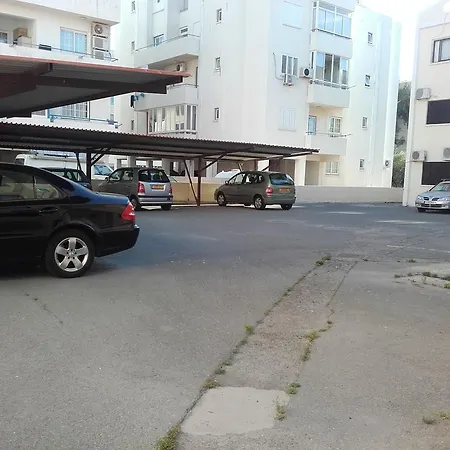 Direct Elena شقة